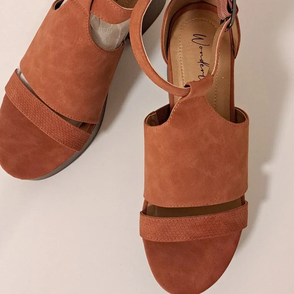 Wonderly Emilia Platform Sandals Misses Size 9